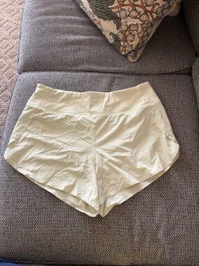 Athleta Run With It 3.5” Shorts